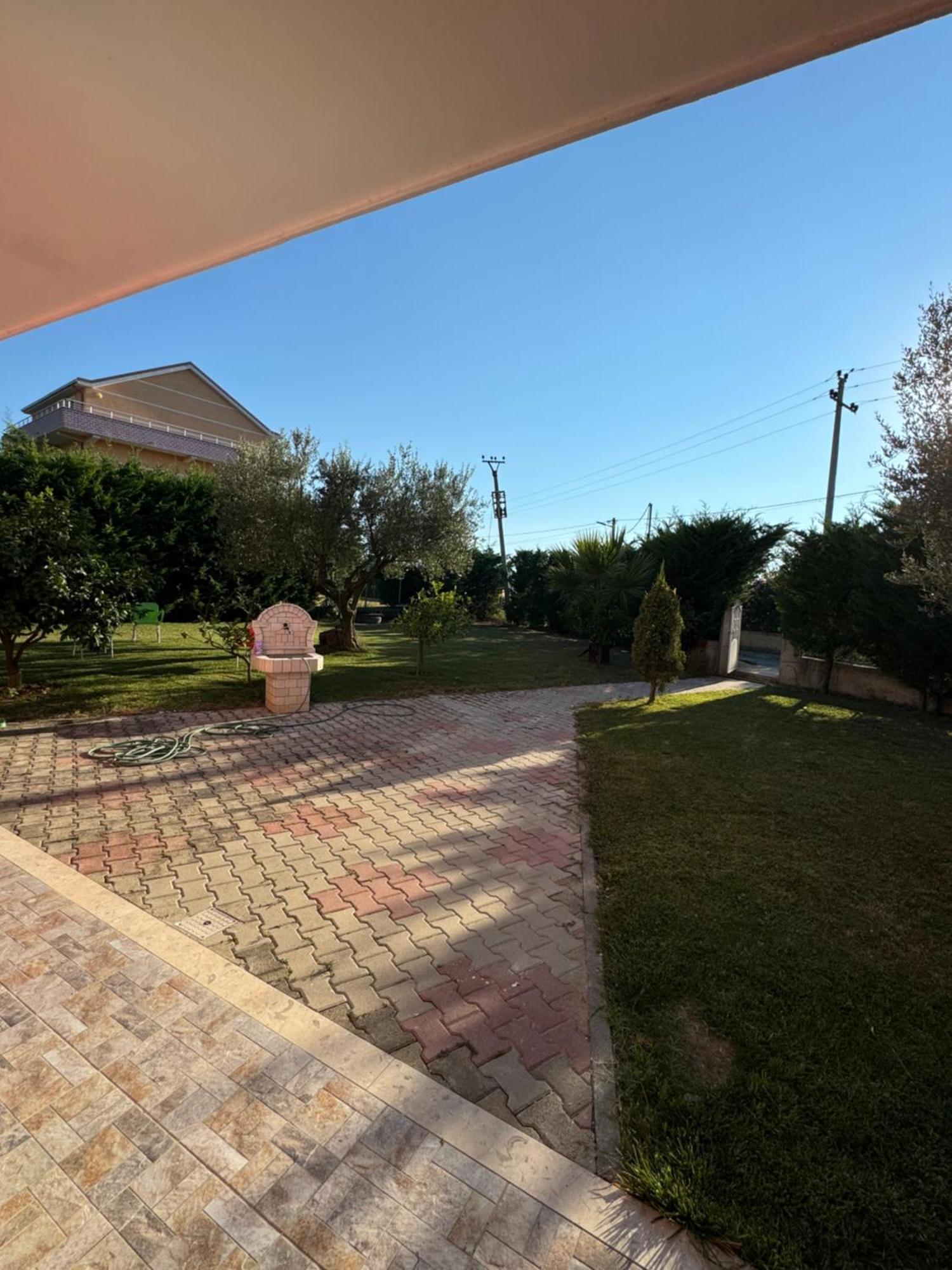 Restorant Hotel Niku Shetaj Exterior foto
